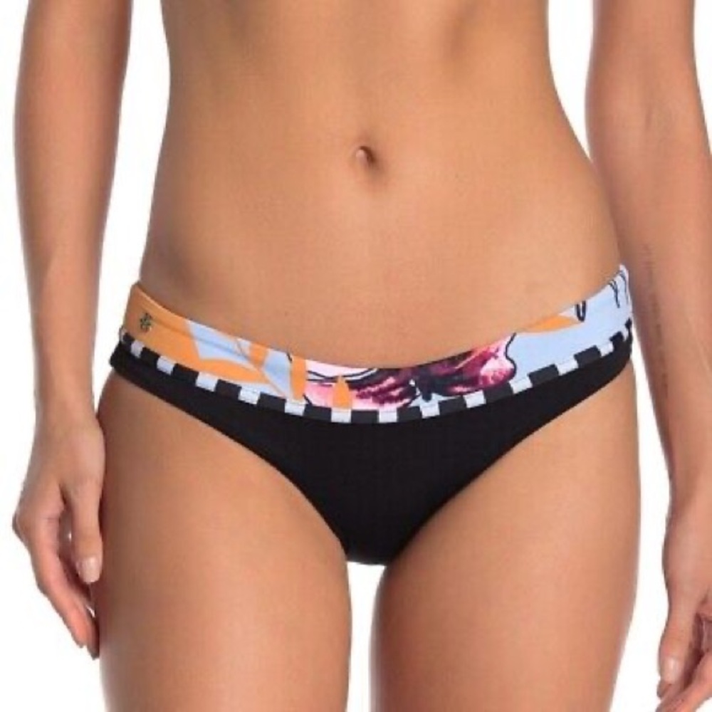 ๐บ Maaji Bikini Set ๐ - Picture 11 of 16